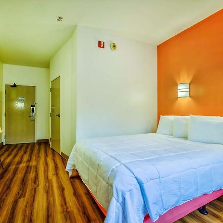 Motel 6-Burlington, On - Toronto West - Oakville Екстериор снимка