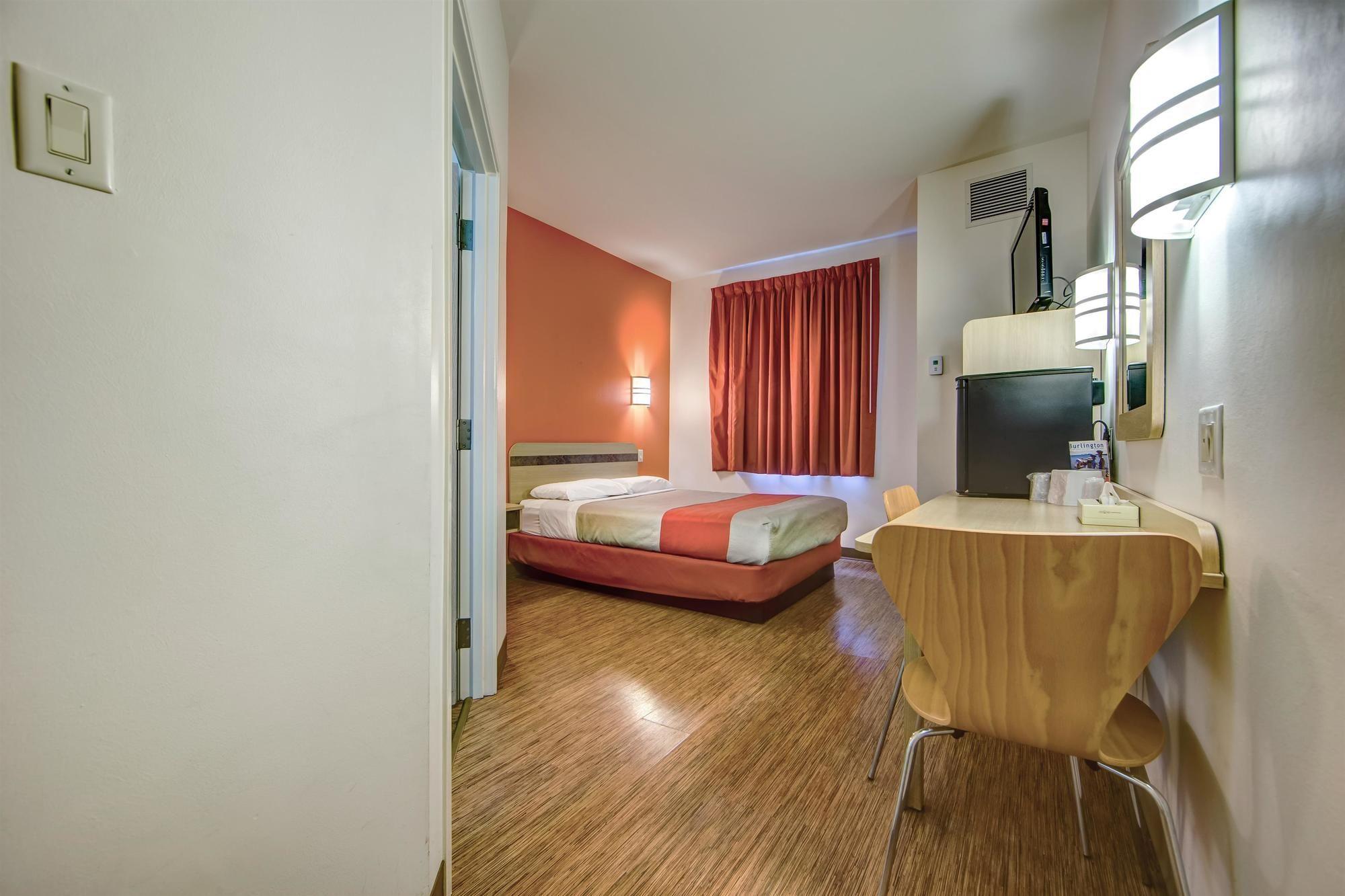 Motel 6-Burlington, On - Toronto West - Oakville Екстериор снимка