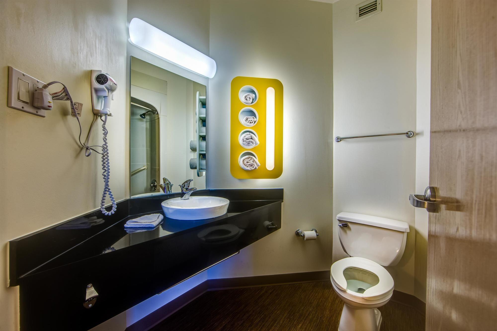Motel 6-Burlington, On - Toronto West - Oakville Екстериор снимка
