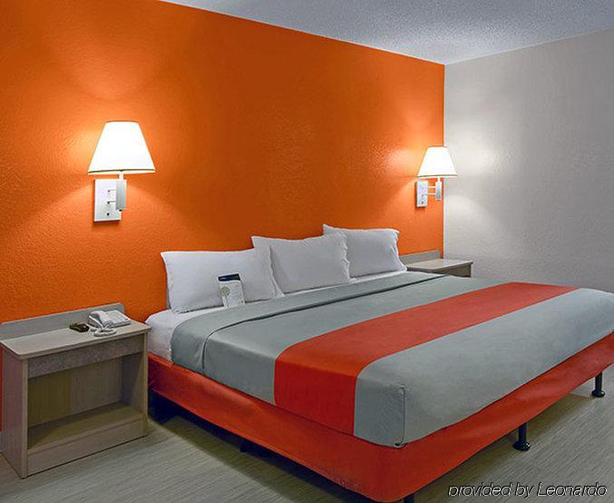 Motel 6-Burlington, On - Toronto West - Oakville Екстериор снимка